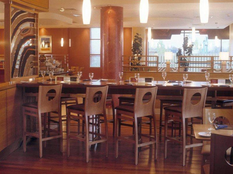 Leonardo Hotel Плімут Ресторан фото