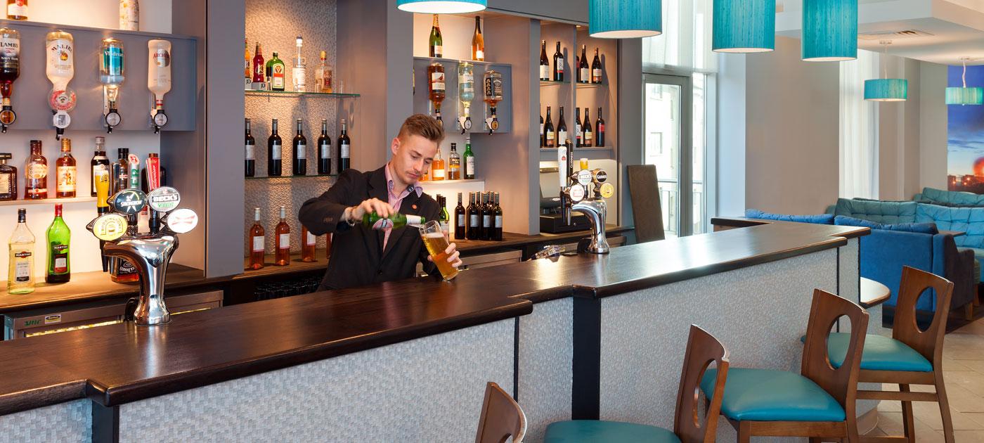 Leonardo Hotel Плімут Ресторан фото